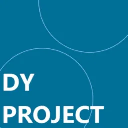 Graficzne logo 'DY PROJECT' na niebieskim tle z białymi okręgami w tle.
