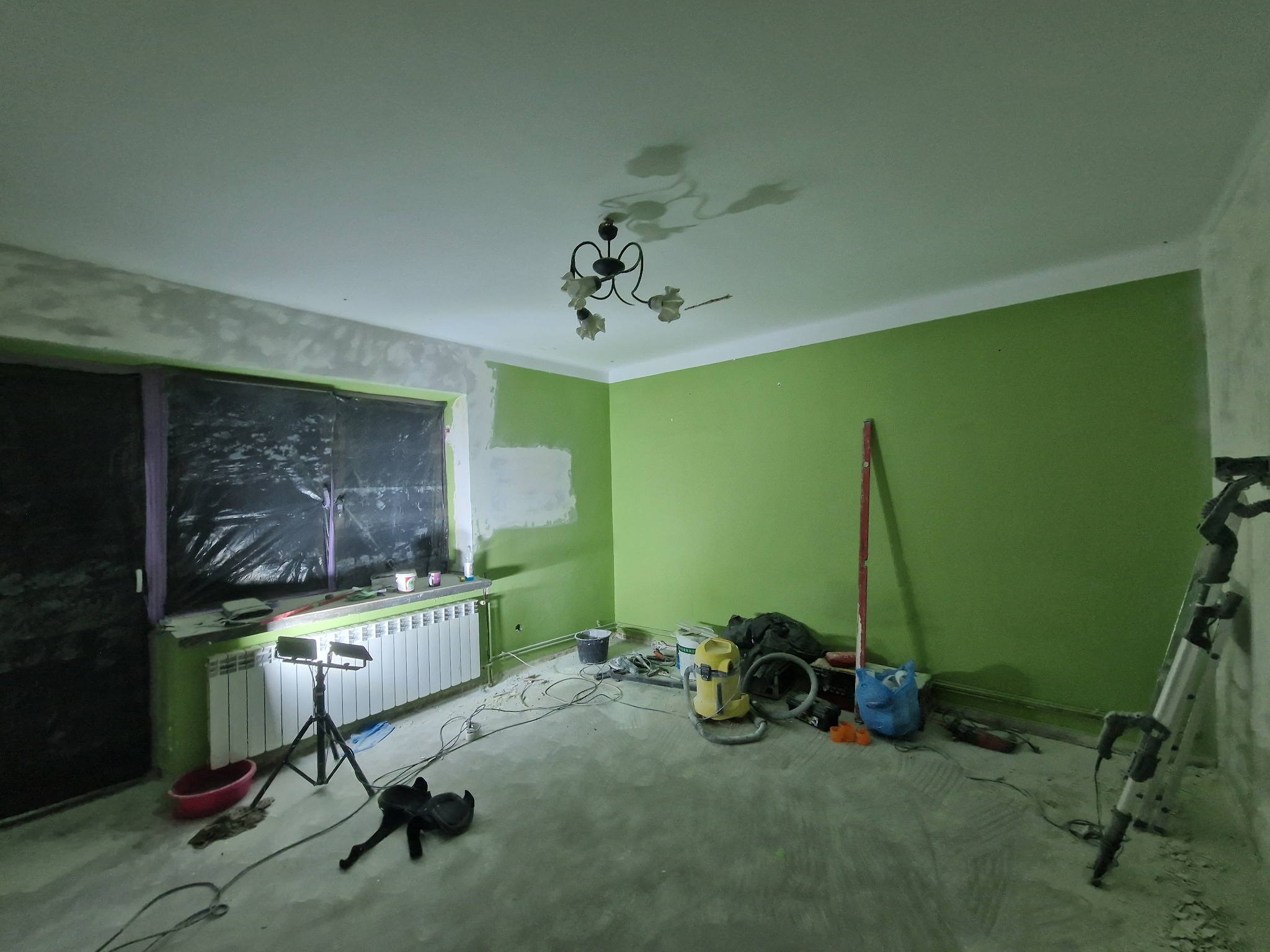 Usuwanie starej farby oraz szykowanie pod gładź