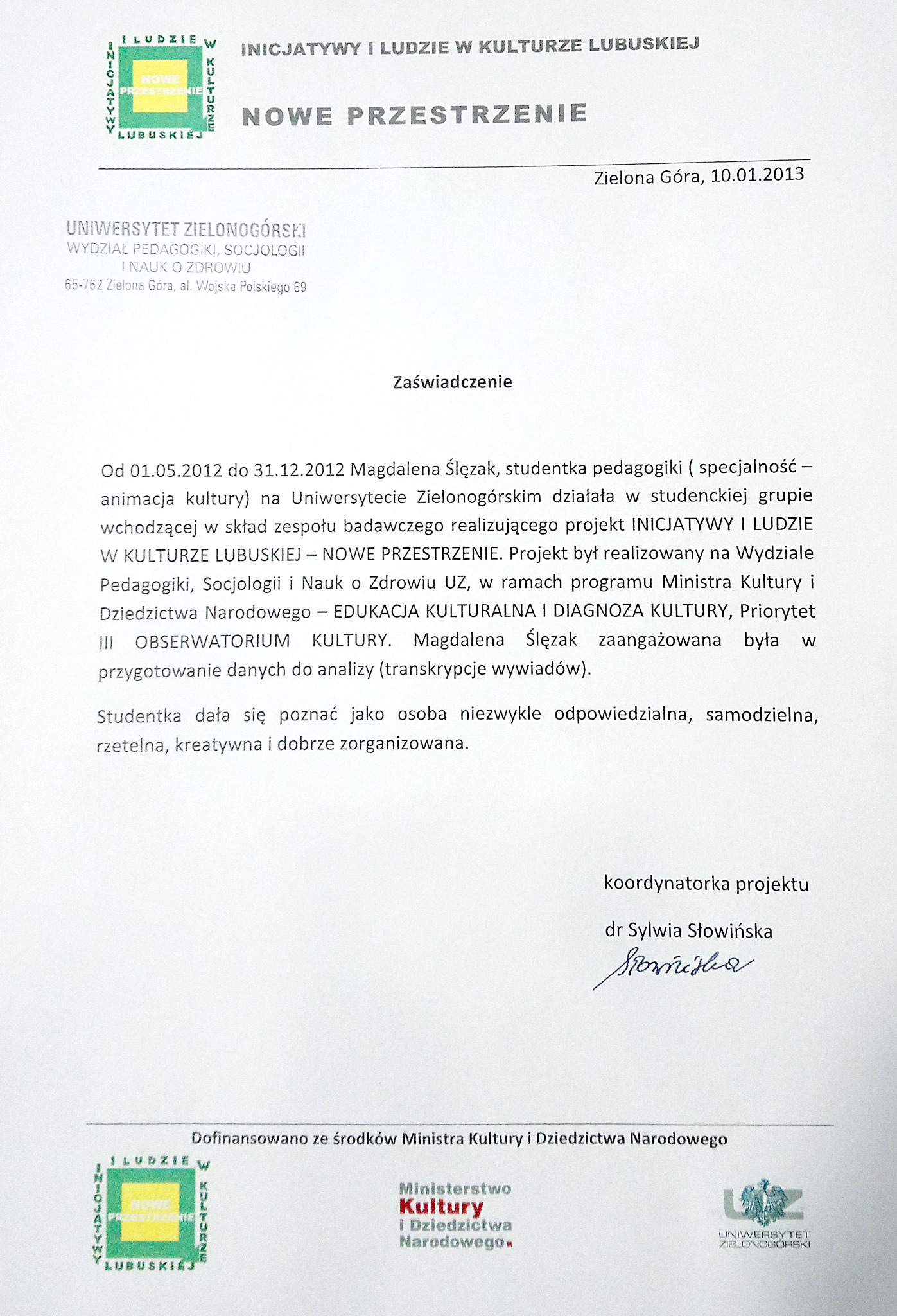 Skan zaświadczenia z Uniwersytetu Zielonogórskiego o udziale studentki w projekcie 'Inicjatywy i Ludzie w Kulturze Lubuskiej - Nowe Przestrzenie', z datą 10.01.2013 i podpisem koordynatorki projektu.