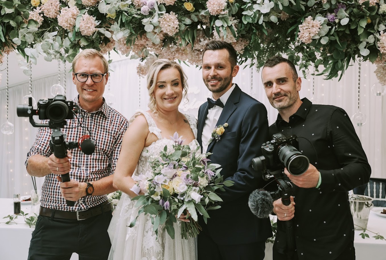 Tworzymy zgrany team, dzięki czemu możecie wybrać usługę z jednym lub wieloma operatorami :)