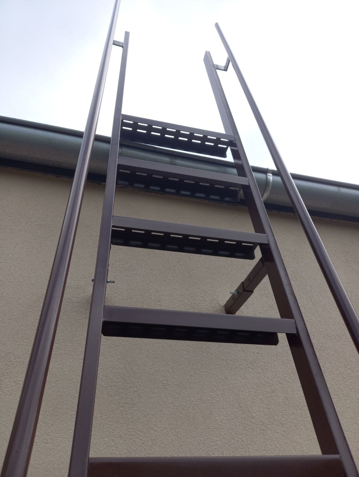 Drabina zewnętrzna.