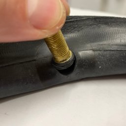 Wymiana dętki w hulajnodze Motus Scooty 10