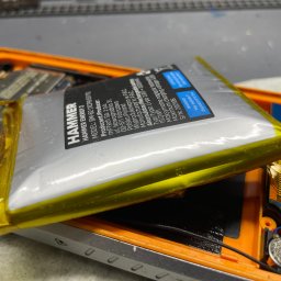 Wymiana baterii w telefonie Hammer