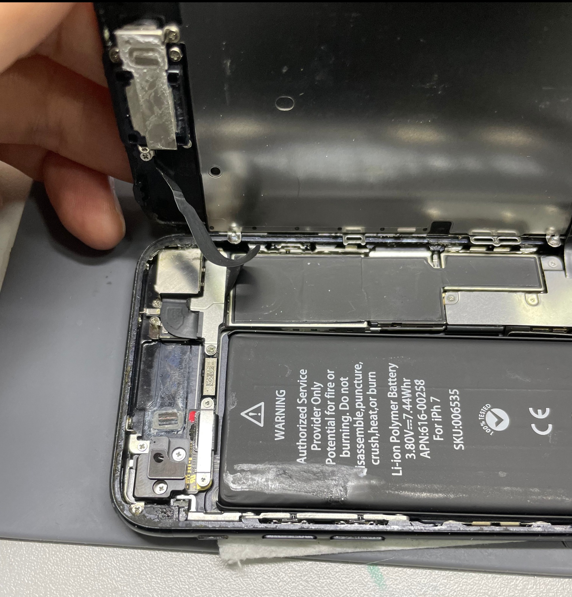 Wymiana wyświetlacza w telefonie Iphone