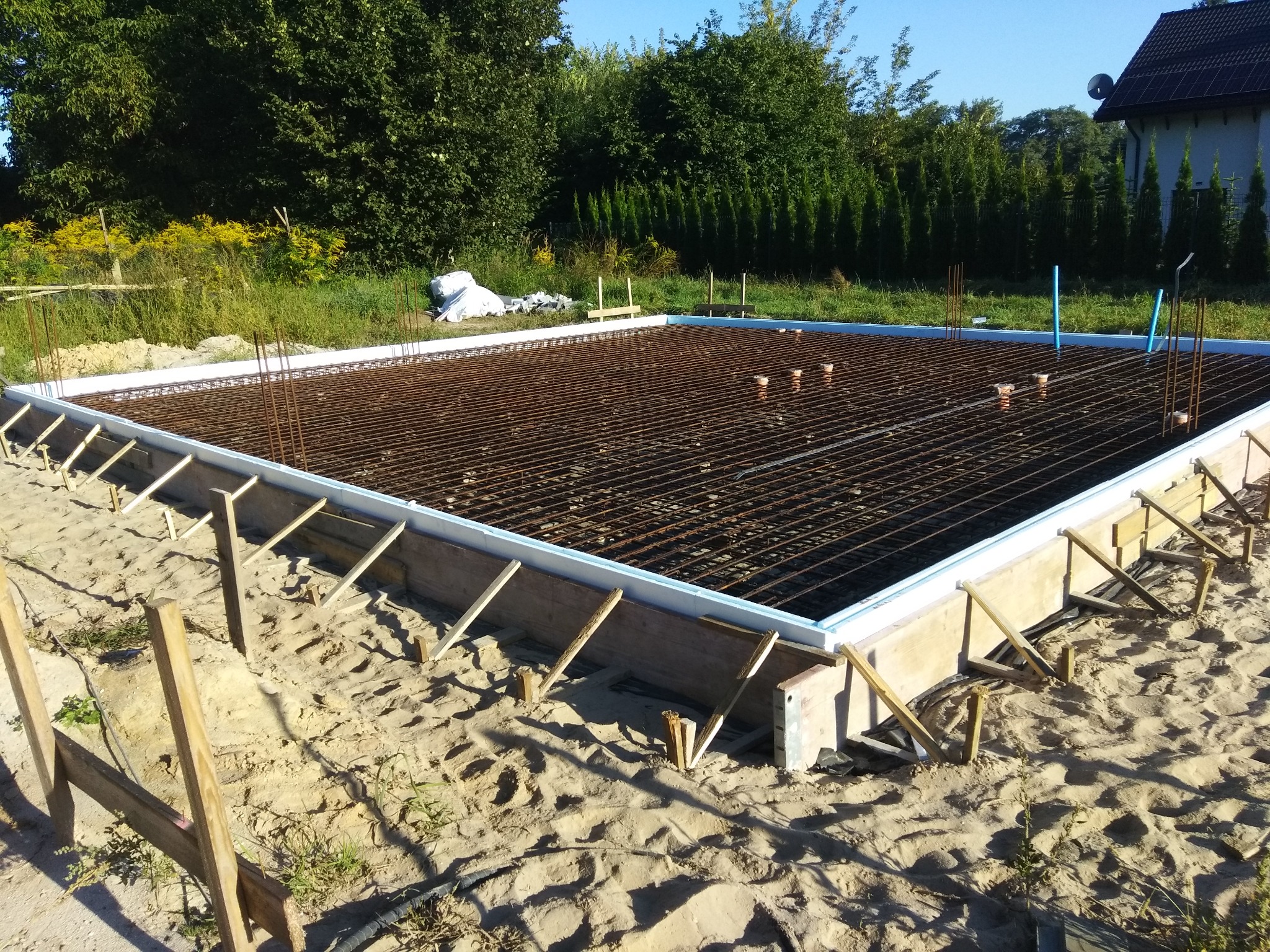 Zbrojenie i szalunek płyty fundamentowej