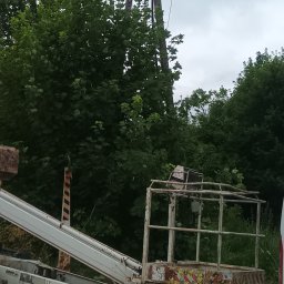 Prace podnośnikiem.