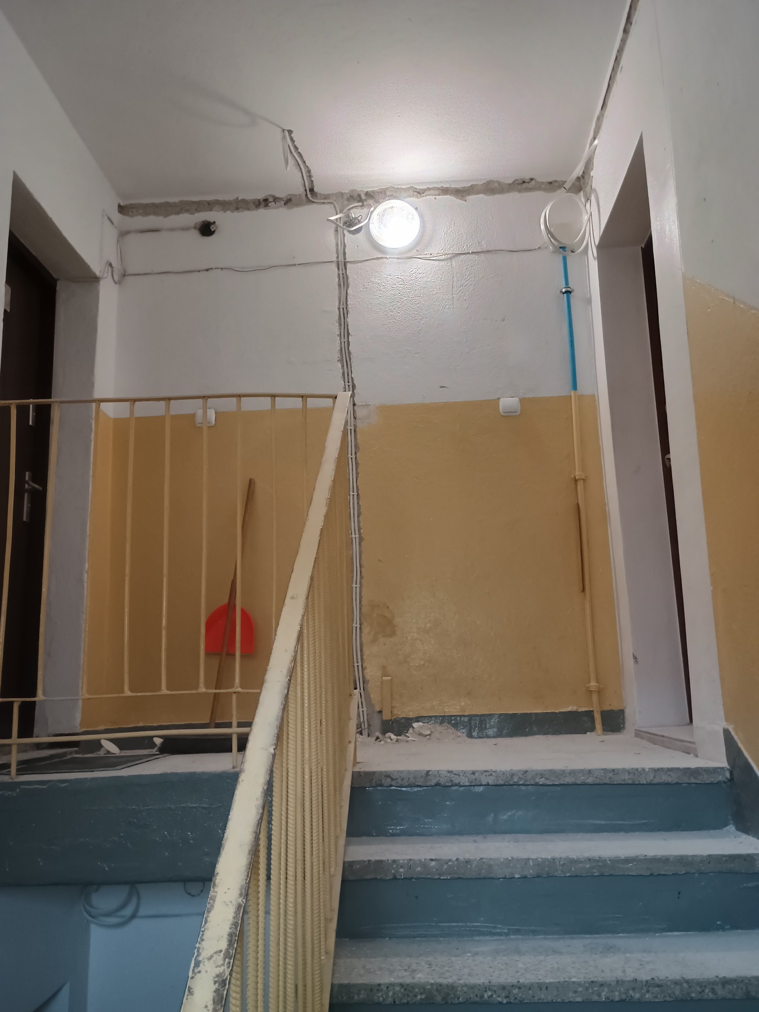 Wymiana instalacji w blokach wielorodzinnych.