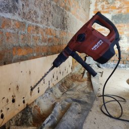 REMONT Z PASJĄ SZYMON KRZUS - iniekcja pozioma fundamentu produktem (Hydrostop-Iniekcyjny Prod nr 721 )