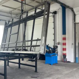 Rama przyczepy samochodowej dwu osiowej.