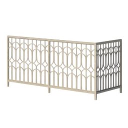 EVOLASER SPÓŁKA Z OGRANICZONĄ ODPOWIEDZIALNOŚCIĄ - Beżowa, metalowa balustrada z dekoracyjnym, powtarzalnym wzorem łuków i owali, ustawiona pod kątem, z cieniem rzucanym na ścianę po prawej stronie.