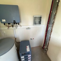 Vadzim kopach - Montaż Falownika i magazynu energii