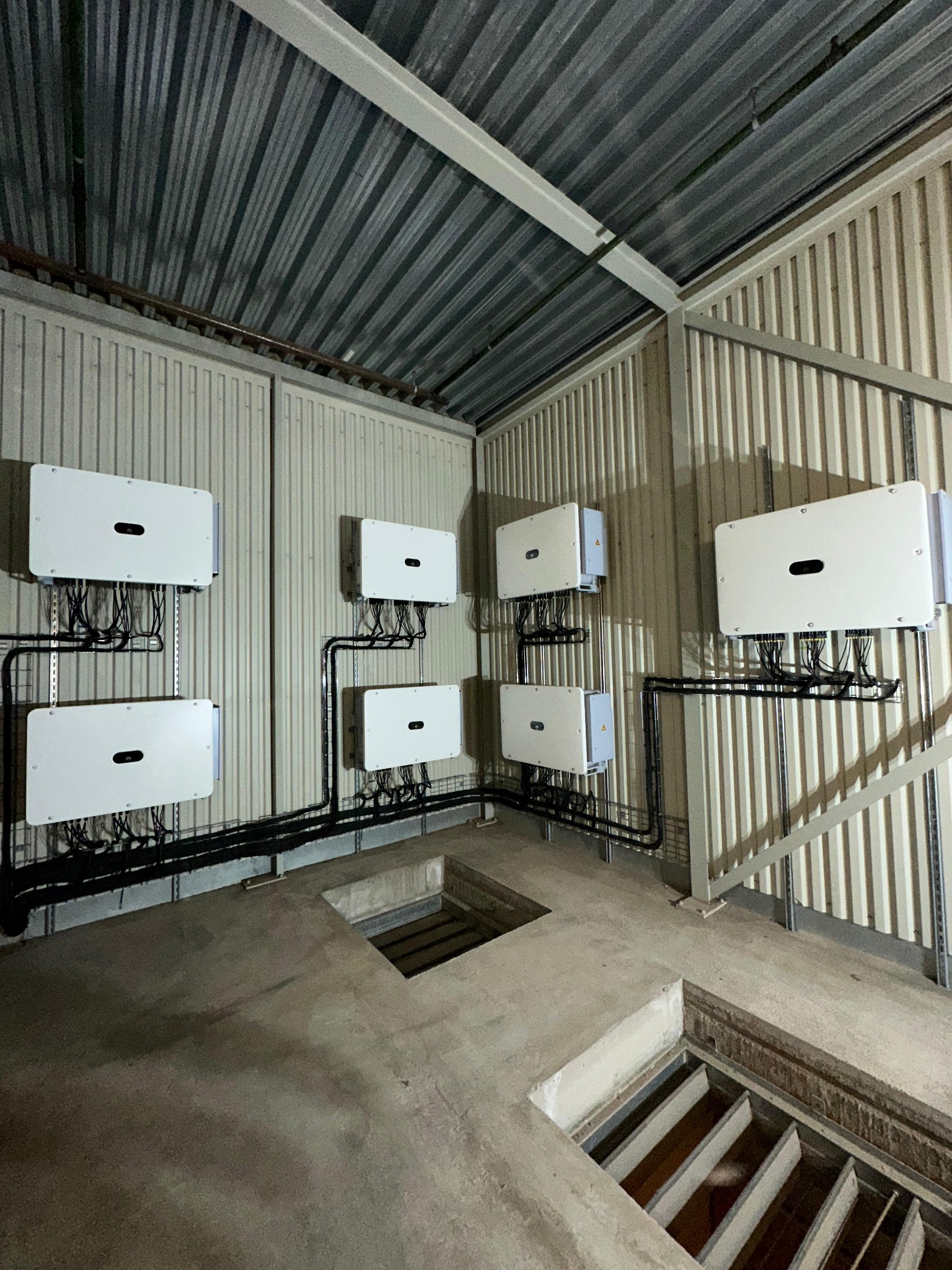 Montaż falowników, podłączenie strony dc, oraz montaż instalacji 1 MW