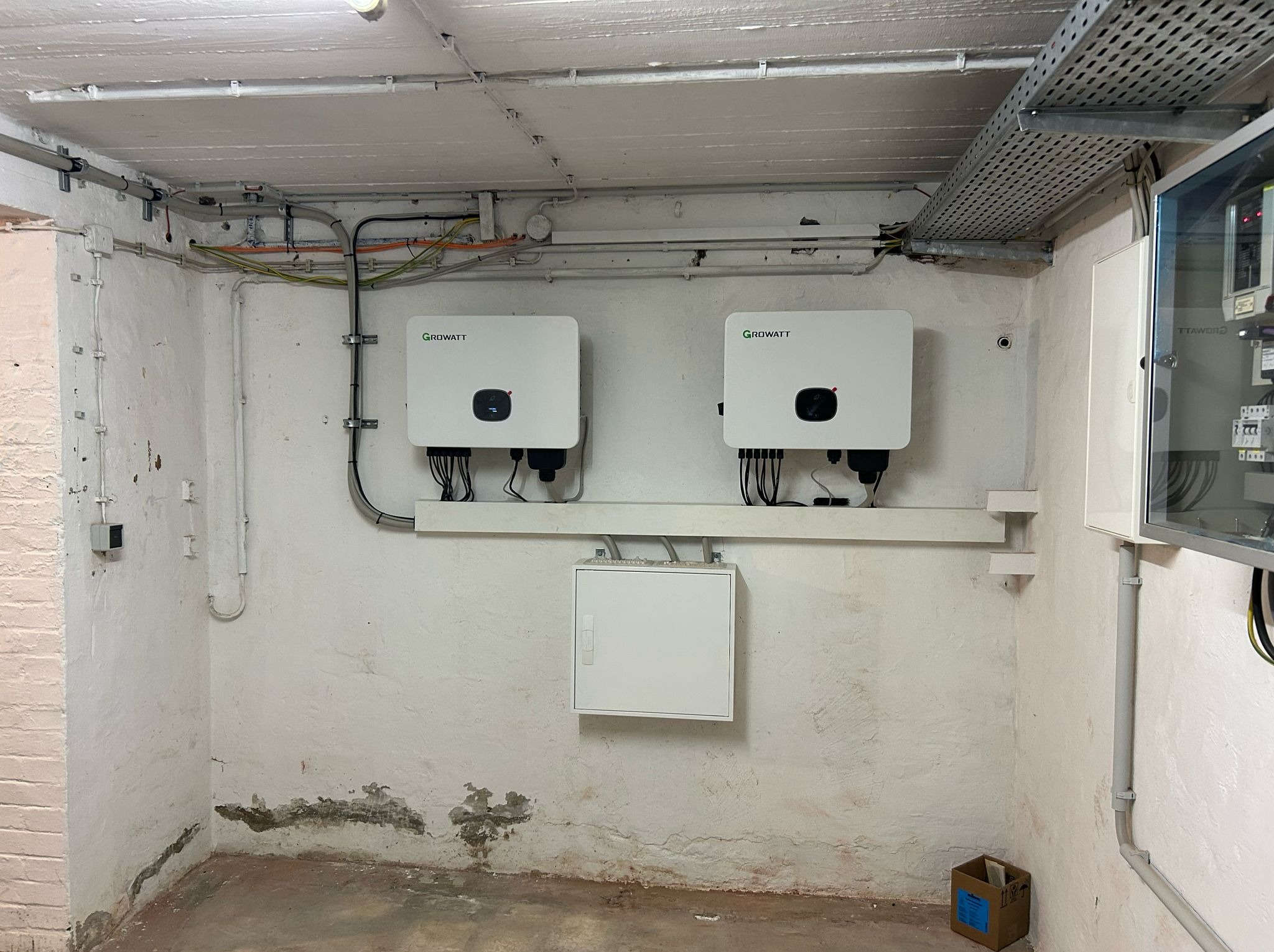 Montaż systemów fotowoltaicznych o większej mocy.