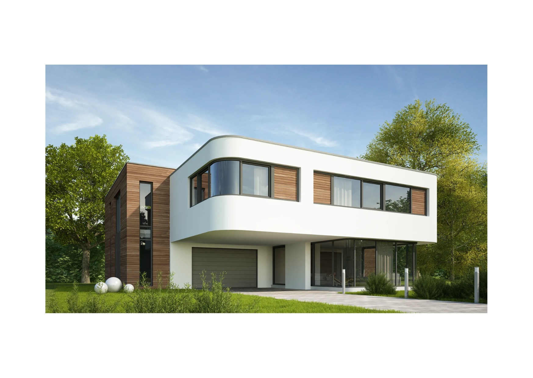 Nowoczesny dom jednorodzinny z białymi ścianami i drewnianą elewacją, z dużymi oknami i bramą garażową, otoczony zielenią w słoneczny dzień.