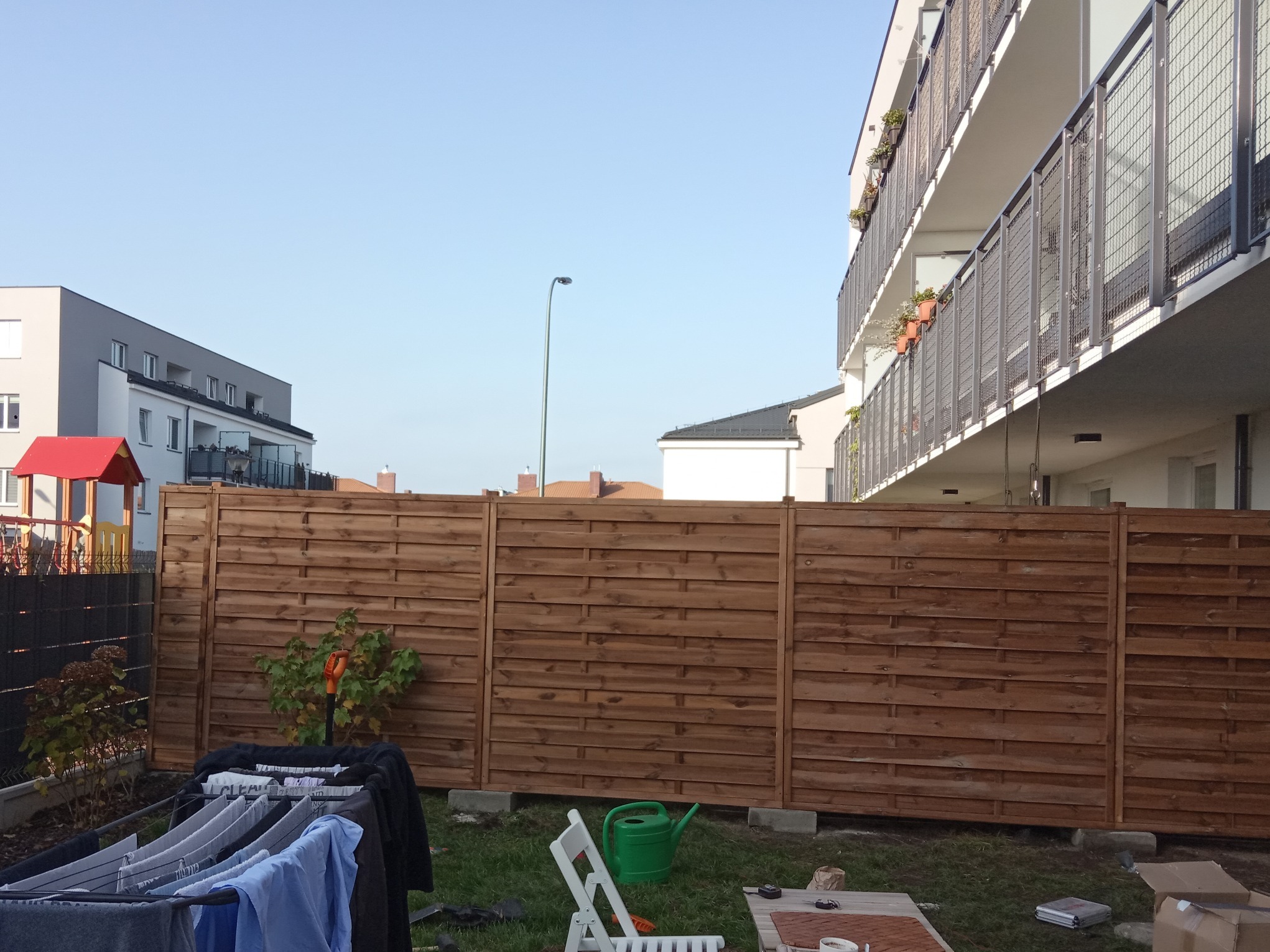 Postawienie ogrodzenie lamelowych