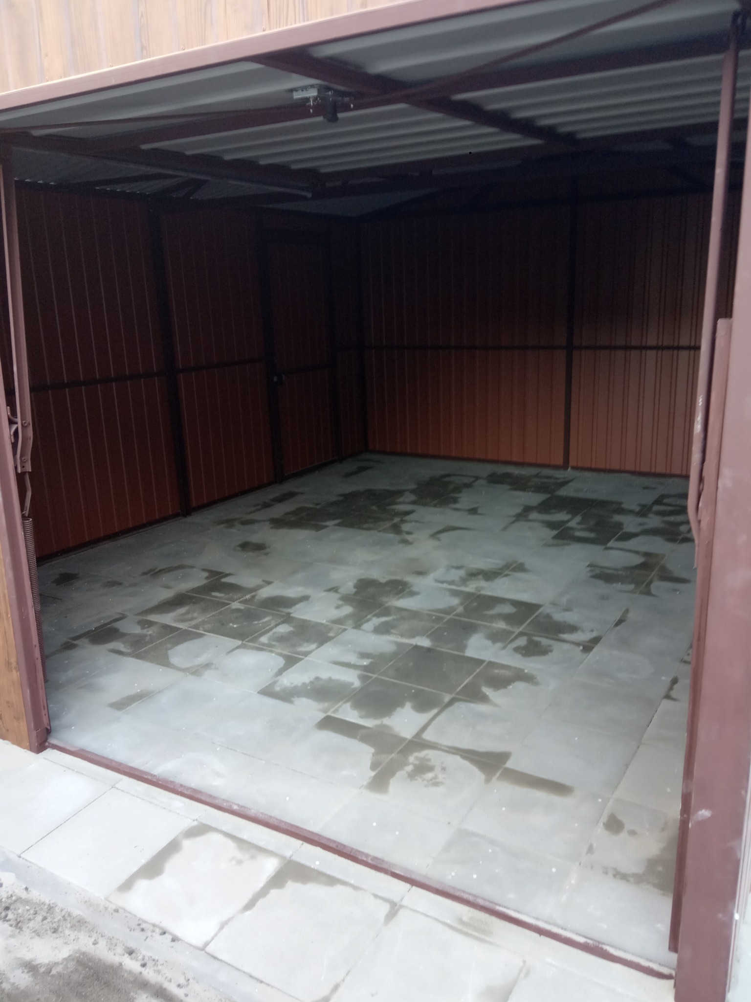 Układanie kostki pod garaż