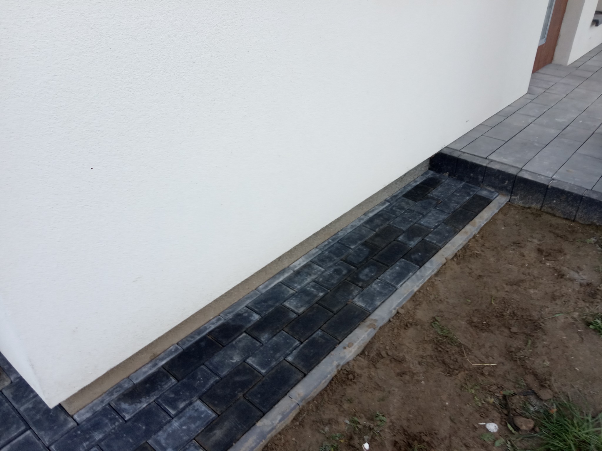 Układanie opaski z kostki