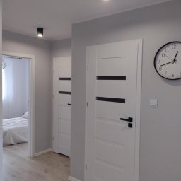 Montaż drzwi wewnętrznych.