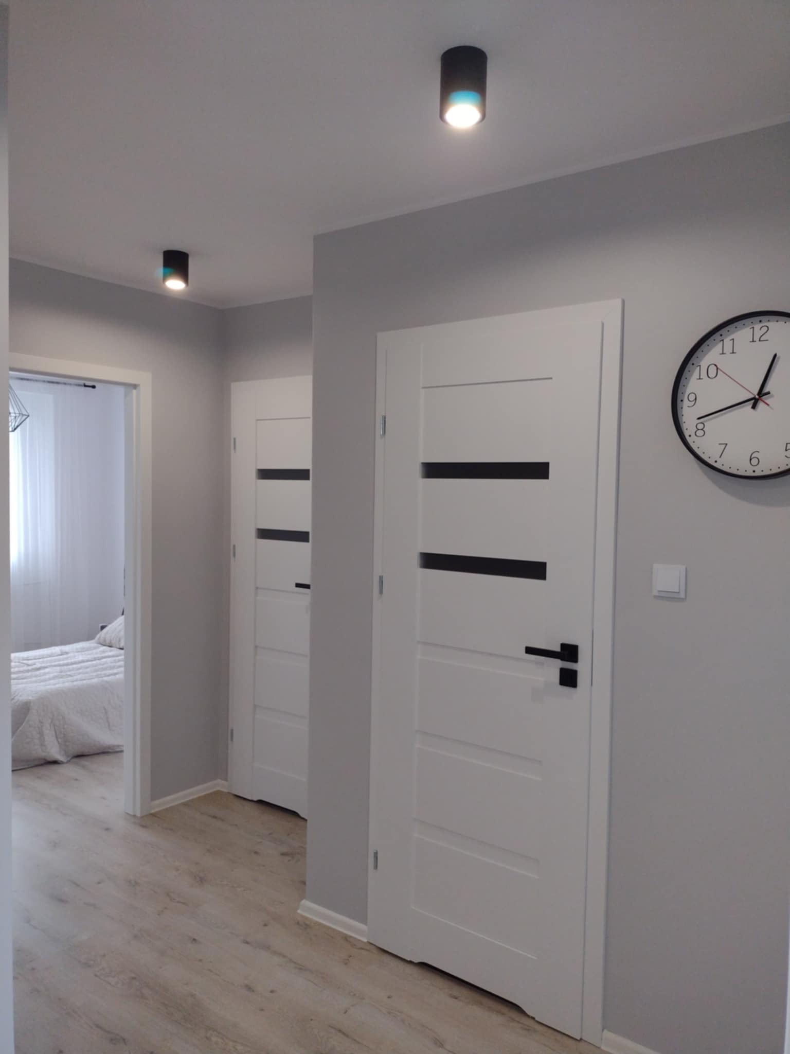 Montaż drzwi wewnętrznych.