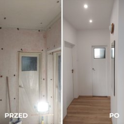 Budomex Sp. z o.o. - Korytarz po remoncie: ściany wyszpachlowane i pomalowane na biało, nowa podłoga. Widok 'przed' z surowymi ścianami i instalacjami.