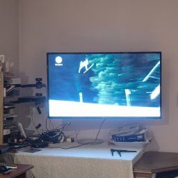 Montaż TV na ścianie