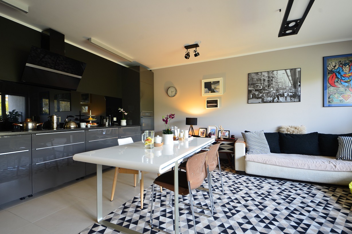 Wybór, doradztwo Klientce i montaż lamp, dodatkowo montaż Kuchni z IKEA wraz z podłączeniem sprzętu AGD