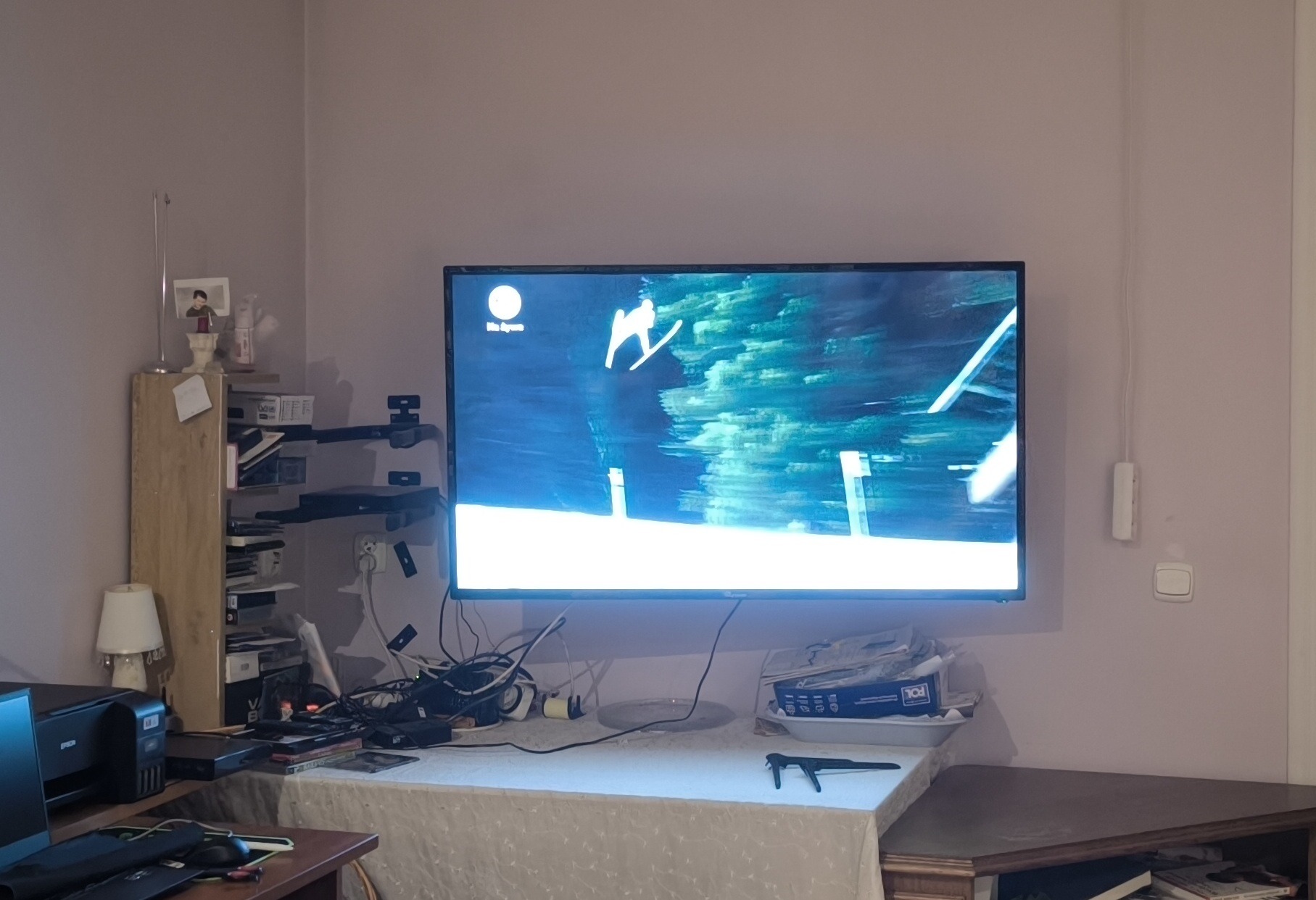 Montaż TV na ścianie