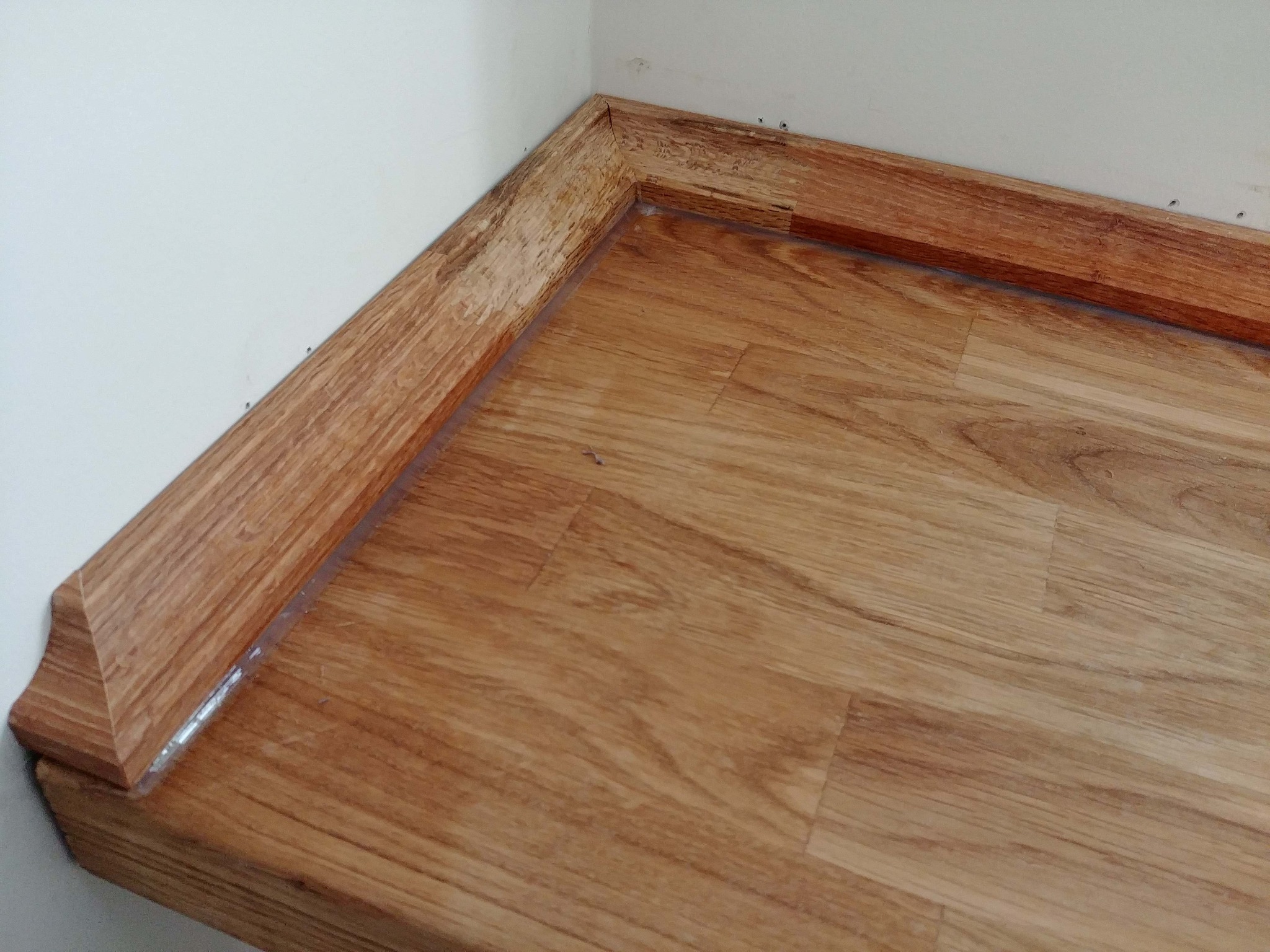 Wykończenie blatu drewnianego