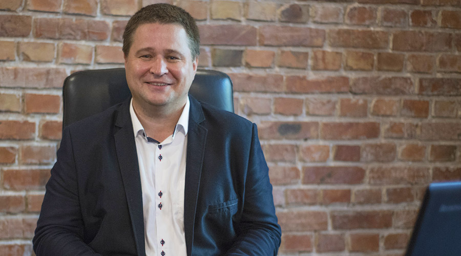 Prof. Tomasz Brzezicki