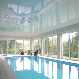 Sufit napinany nad bassenem