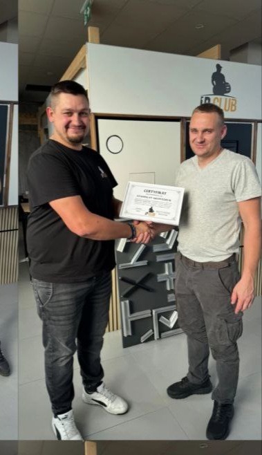 Ukończenia zawodowego kursu z montażu syfitu napinanego i linii led