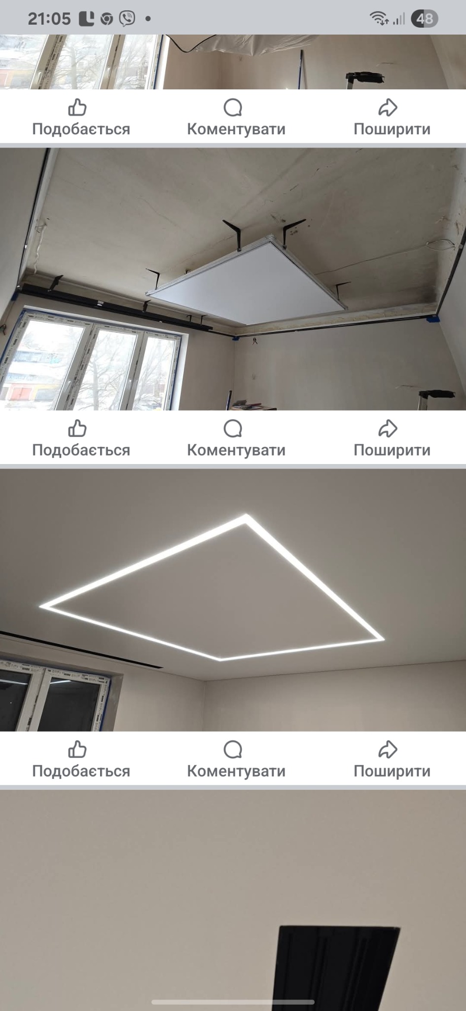 Montaż sufitu podwieszanego z oświetleniem LED w kształcie kwadratu. Widoczne okno i elementy konstrukcyjne sufitu. Prace wykończeniowe w jasnym pomieszczeniu.