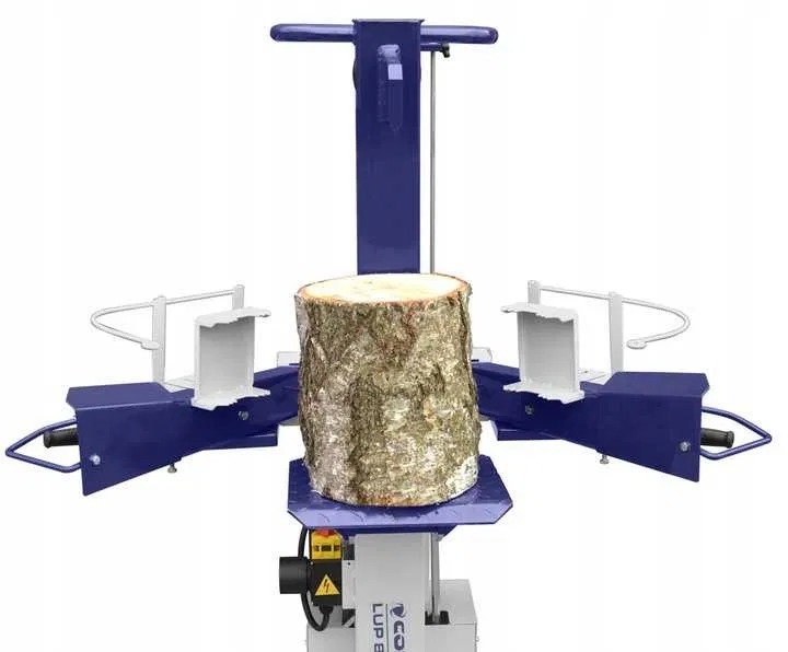 Hydrauliczna łuparka do drewna w kolorze niebieskim z kłodą brzozy, gotowa do rozłupywania. Sprzęt do przygotowania drewna opałowego.