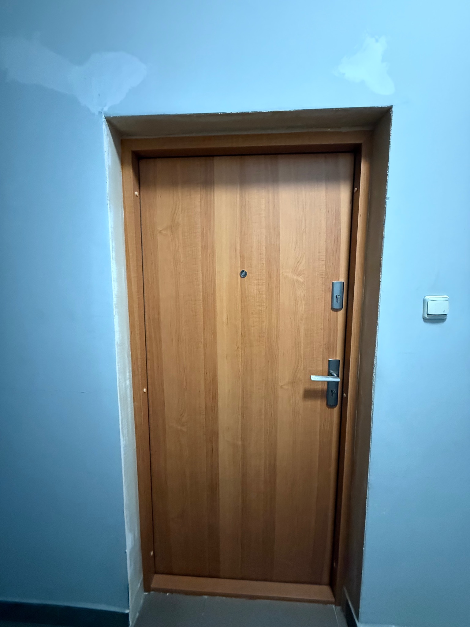 Montaż z demontażem drzwi wejściowych