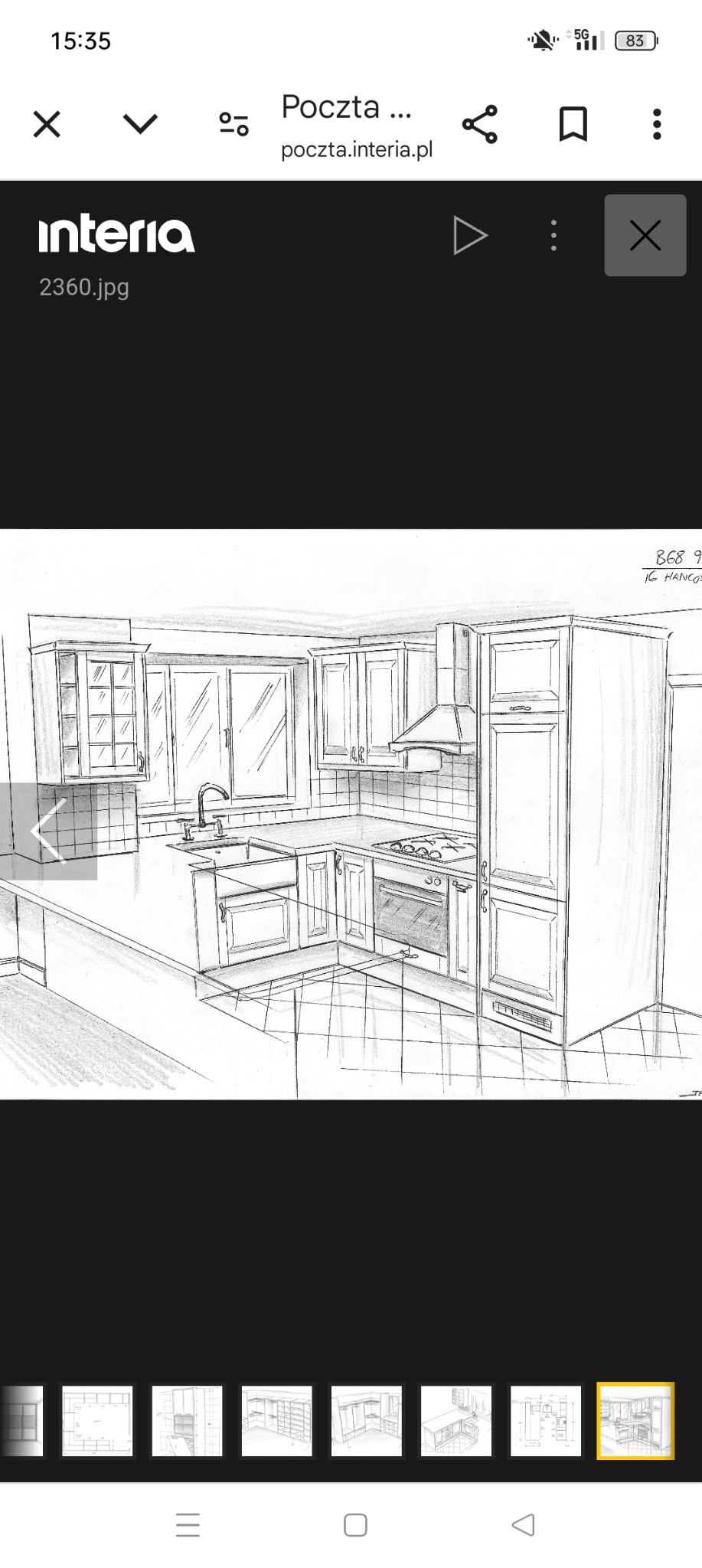 Szkic projektu kuchni z narożnym układem, widoczne szafki wiszące z przeszkleniami, okno nad blatem, płyta grzewcza i piekarnik w zabudowie, zlew farmerski, całość w stylu klasycznym.