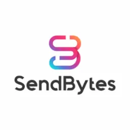Logo firmy SendBytes z abstrakcyjnym symbolem w kształcie cyfry 3, gradientowo kolorowanym od różu przez pomarańcz do niebieskiego, umieszczonym nad nazwą firmy napisaną ciemnoszarą czcionką.