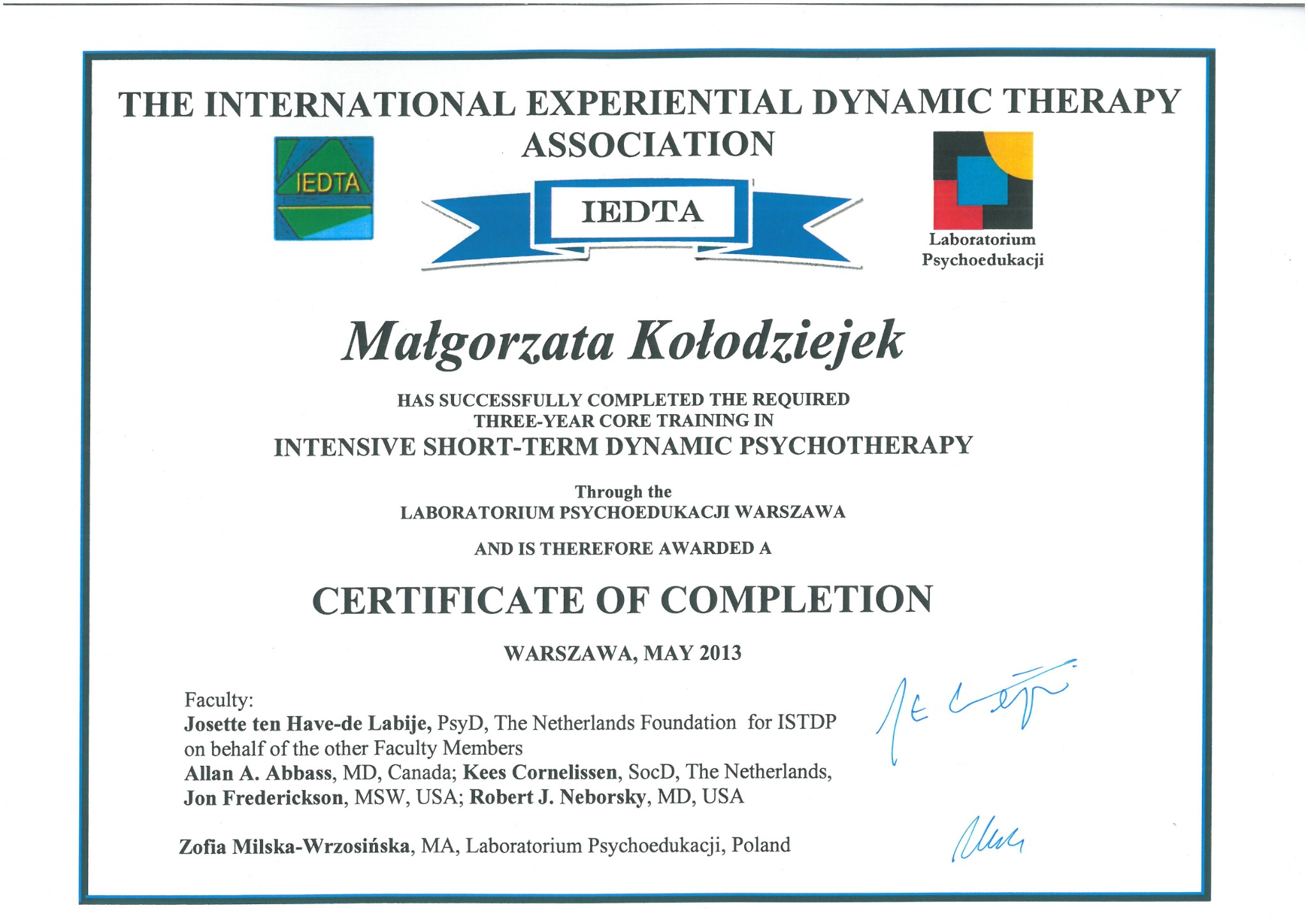 Certyfikat ukończenia szkolenia z psychoterapii dynamicznej dla Małgorzaty Kołodziejek, wydany przez The International Experiential Dynamic Therapy Association, Warszawa, maj 2013, z logotypami...