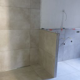 Układanie płytek ściennych i podłogowych,  wykończenia łazienek , układanie paneli oraz deski