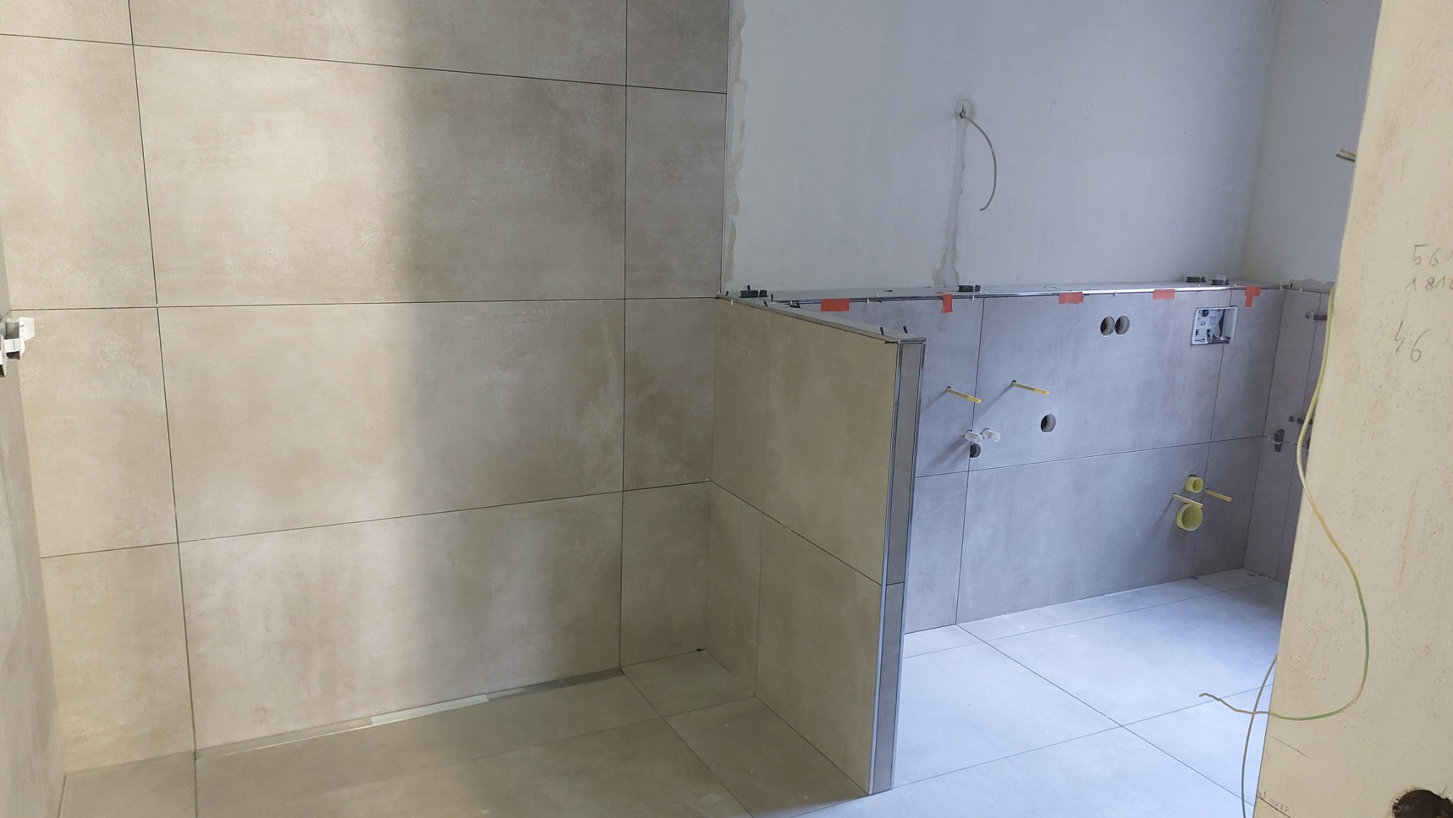 Układanie płytek ściennych i podłogowych, wykończenia łazienek , układanie paneli oraz deski