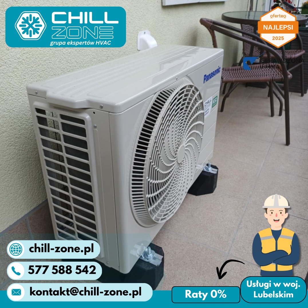 Zewnętrzna jednostka klimatyzacji Panasonic, zamontowana na balkonie, z widocznym logo firmy Chill Zone i informacją o ratach 0% oraz nagrodzie Oferteo Najlepsi 2025.