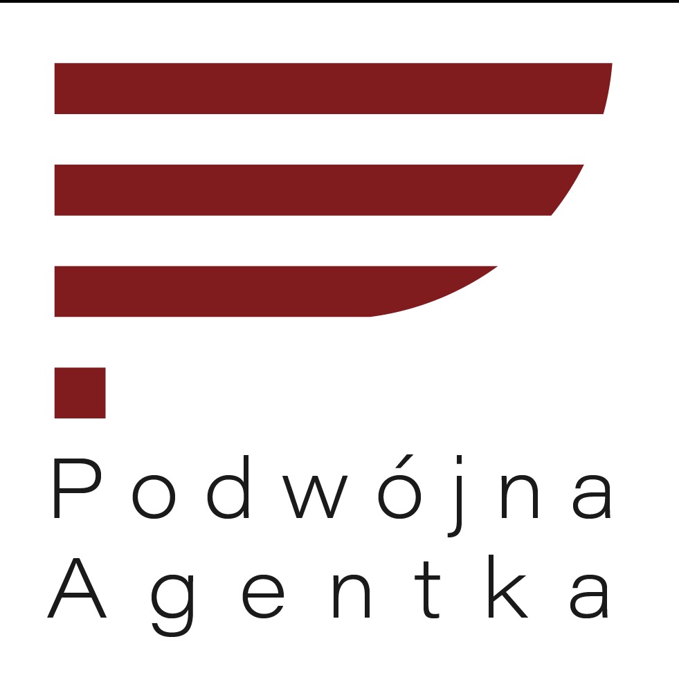 Logo firmy Podwójna Agentka z trzema poziomymi, bordowymi paskami i kwadratem nad nazwą.