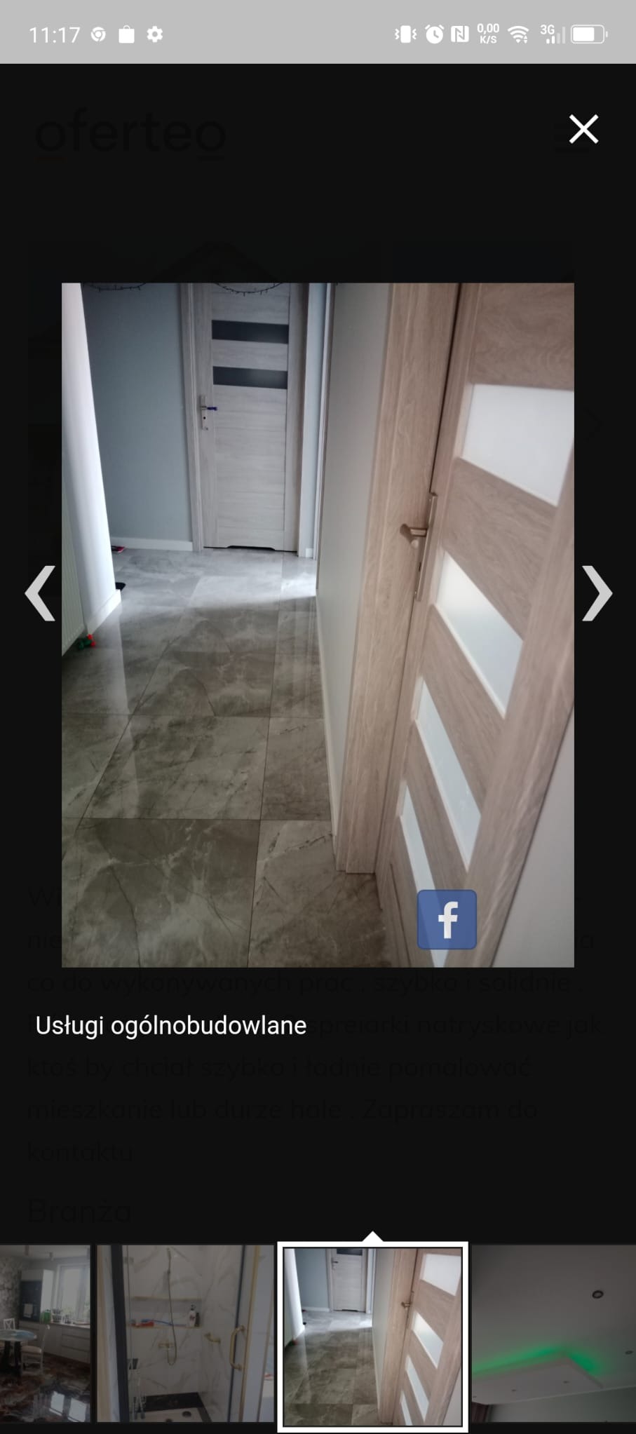 Wyremontowany korytarz w Dzierżoniowie z szarą podłogą imitującą marmur i nowoczesnymi drzwiami wewnętrznymi z przeszkleniami.