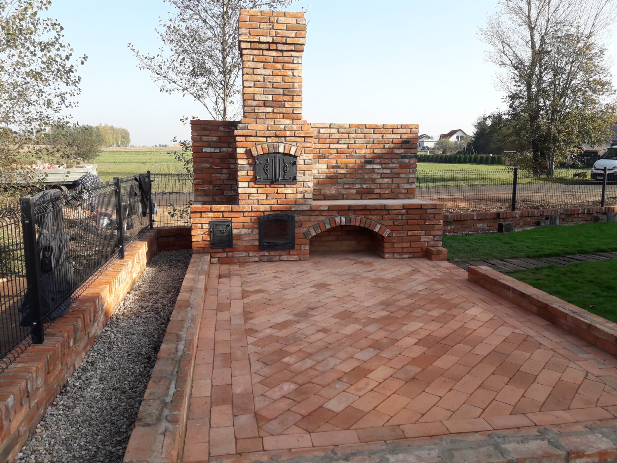 Wędzarnia grill+ ogrodzenie z starej cegły