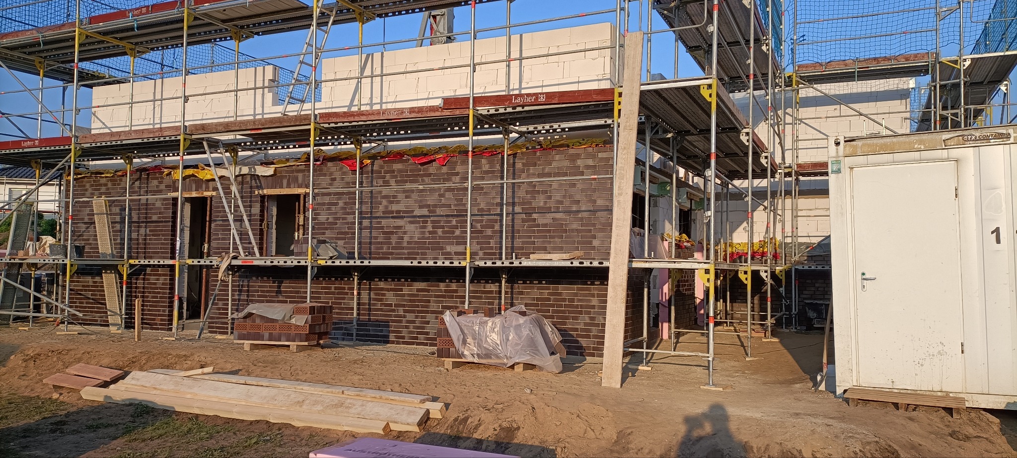 Budowa budynku wielorodzinnego+elewacja cegła klinkier