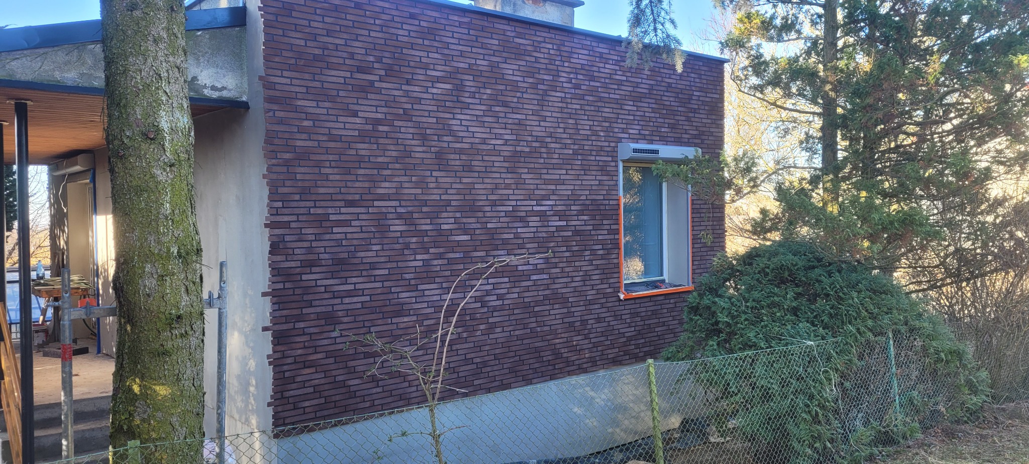 Cegiełka elastolith na mniejszych inwestycjach w trakcie prac