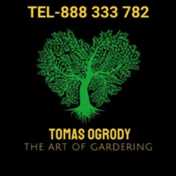 Logo firmy ogrodniczej Tomas Ogrody: stylizowane zielone drzewo w kształcie serca na czarnym tle, z numerem telefonu i hasłem 'The Art of Gardening'.