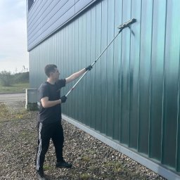 Mycie szklanej elewacji