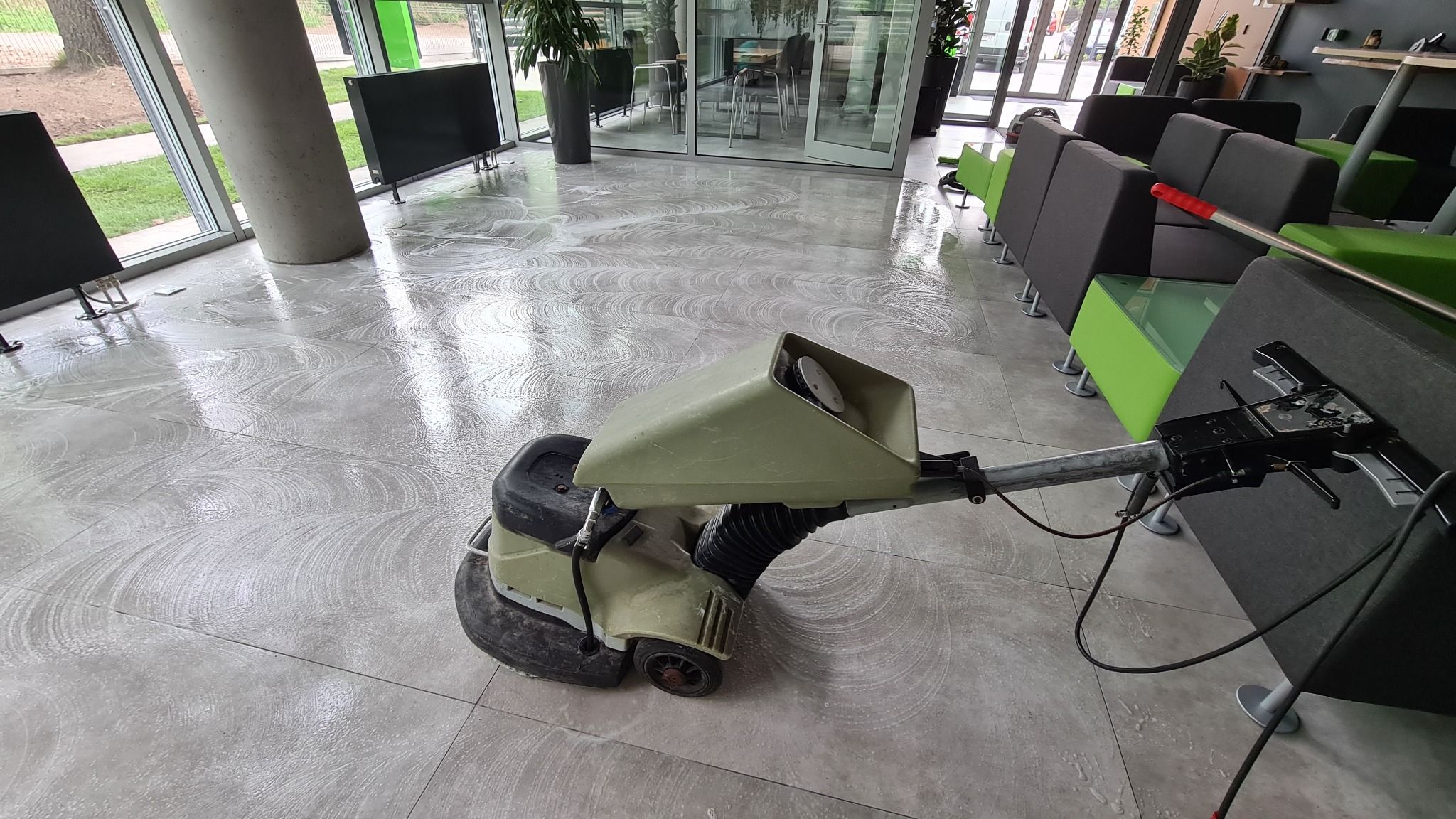 Maszynowe doczyszczanie posadzki