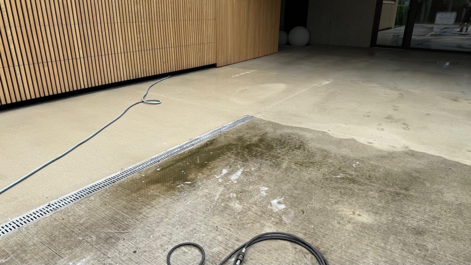 Mycie chemiczne i ciśnieniowe podjazdu (myjka do 300 bar + mosmatic)