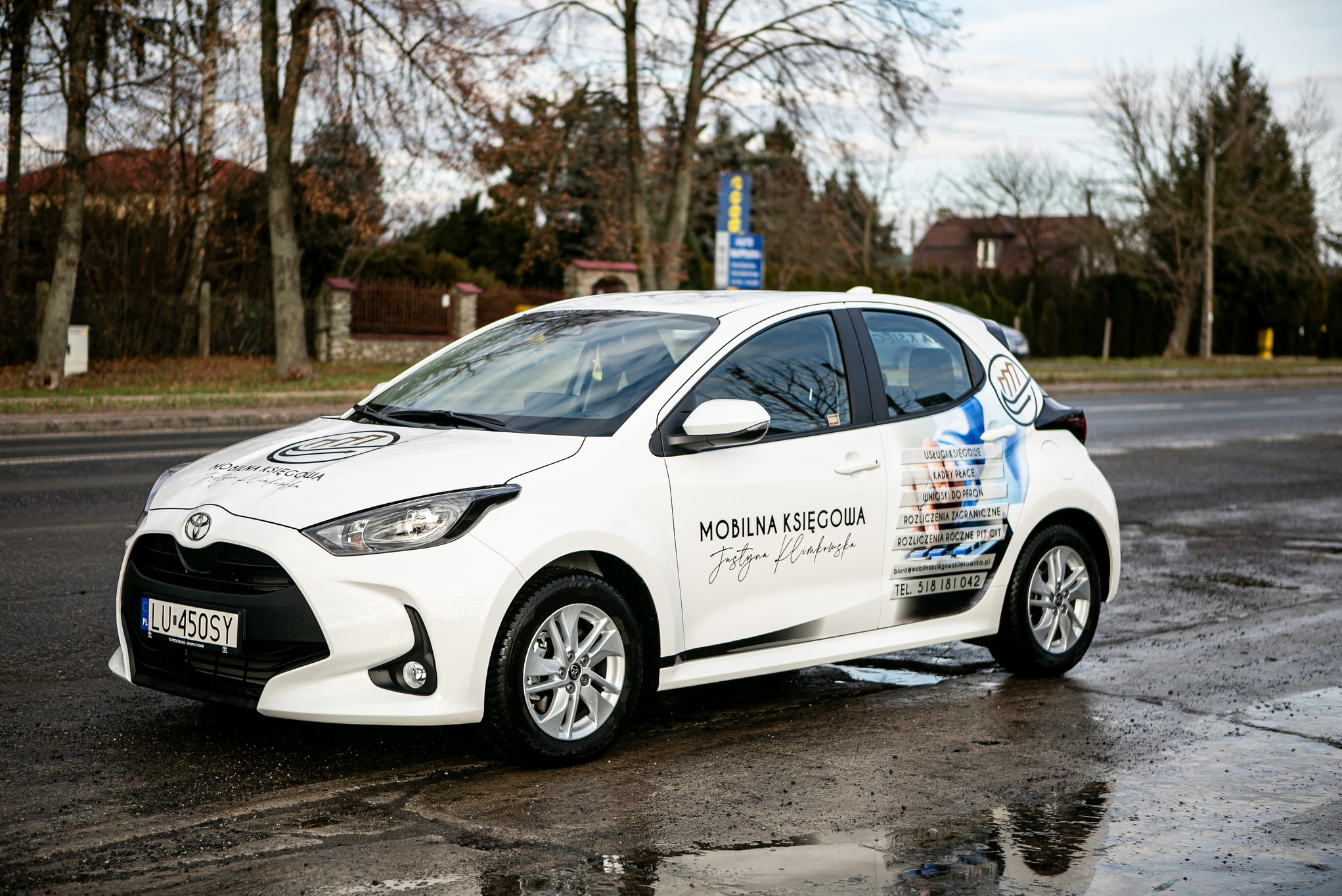 Oklejanie reklamowe samochodu osobowego